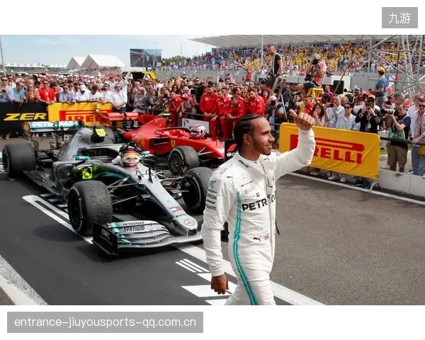 F1汉密尔顿极速超车，成功夺回领先